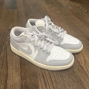 SIZE 8 AIR JORDANS